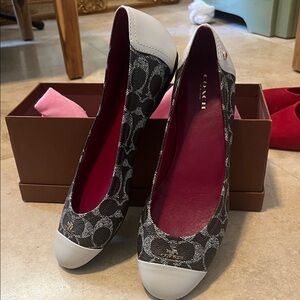 Coach Women's Black and Gray Signature Flats